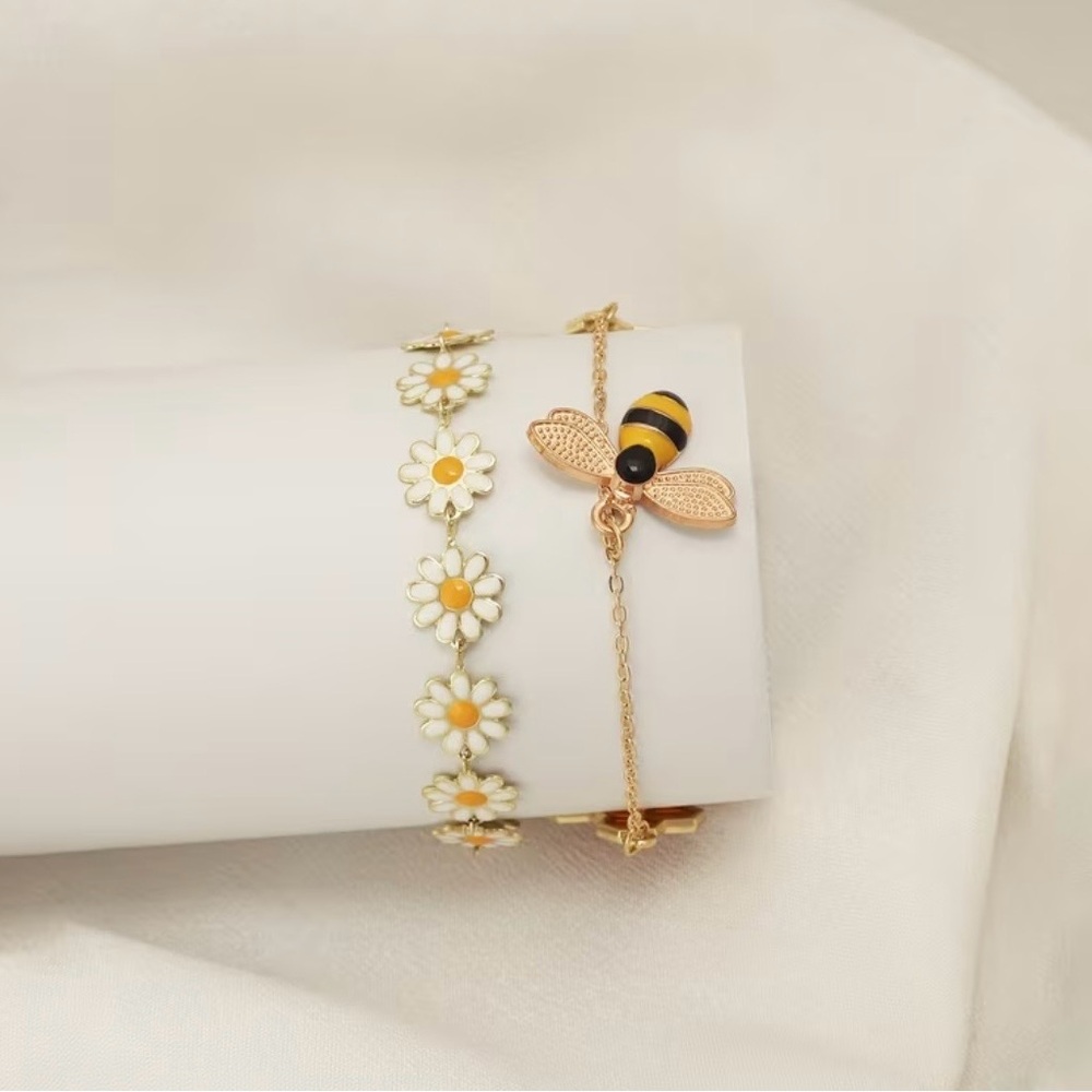 Daisy and Bee Charm Bracelet Set - Picture 4 of 5